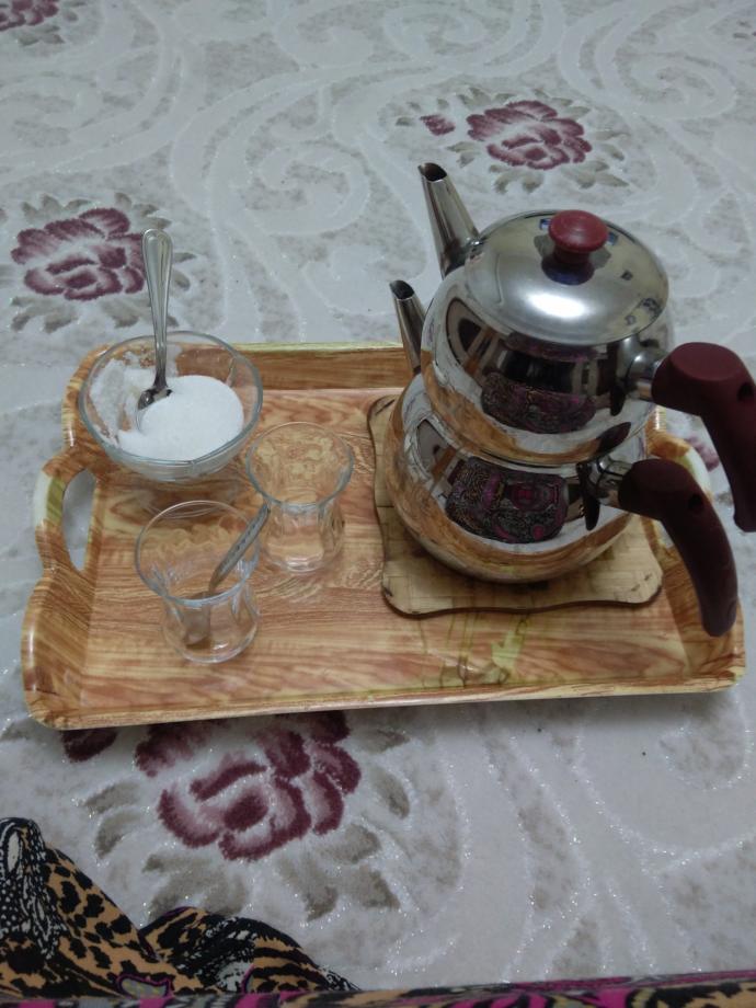 Kim çay içmek ister ?