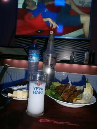 Saat 02:02. Şimdi olsa hangi masayı aforoz ederdin?