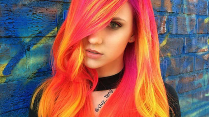 Saçlarda yeni moda neon! Karanlıkta parlayan "neon saçları" sever misiniz?