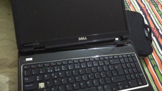 Laptopun menteşesi koptu yardimm?