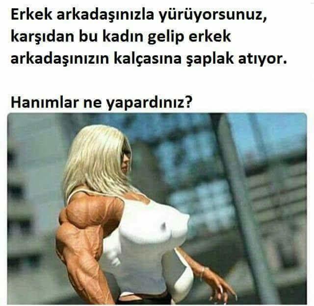 Kizlar bu kadin siz yürürken sevgilinize saplak atsa naparsiniz?