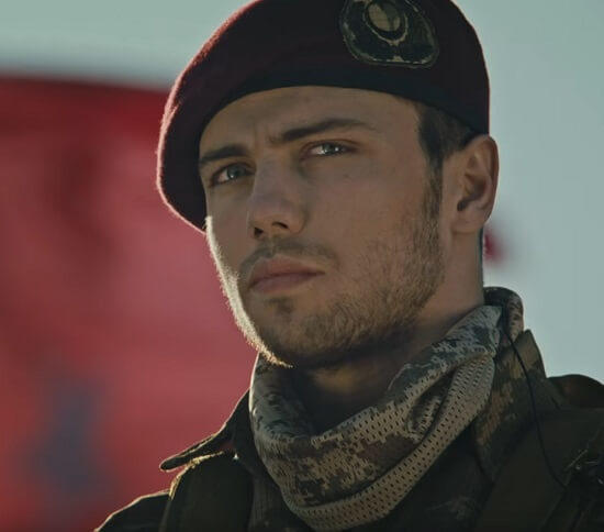 Tolga Sarıtaş çok yakışıklı değil mi yaa 😍?
