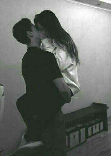 Qizim ota-onasining jinsiy aloqa qilayotganini eshitib qoldi (ruscha video)