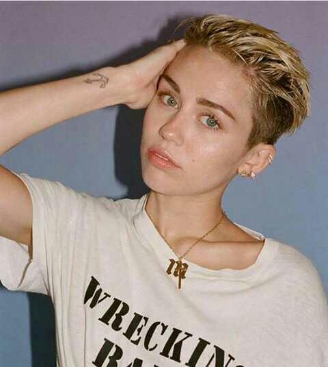 Miley Cyrus çok güzel değil mi??