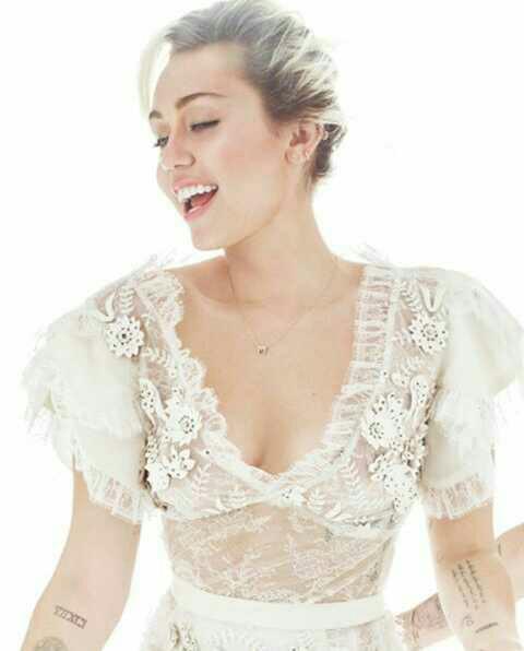 Miley Cyrus çok güzel değil mi??