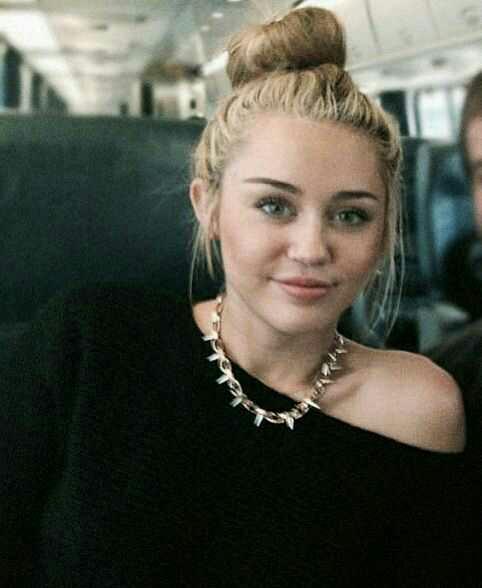 Miley Cyrus çok güzel değil mi??