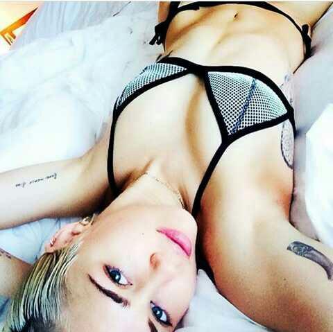 Miley Cyrus çok güzel değil mi??