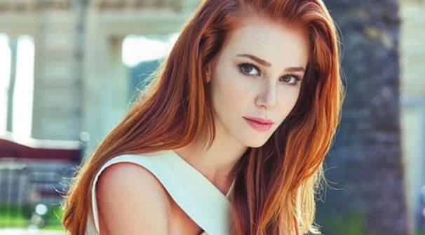 Sizce Elçin Sangu kaç yaşında gösteriyor?