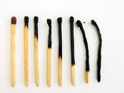 Sadece bir tek kibritiniz var ,icinde bir gaz lambası,bir gaz sobası,birde mum bulunan karanlık ve soguk bir odaya girdiniz ??