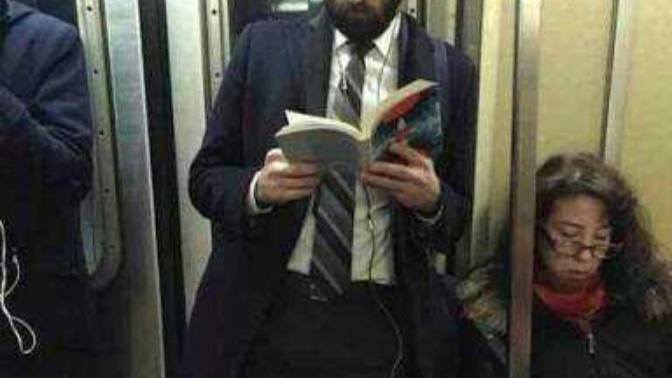 Kitap okuyan erkek çekiciliği?