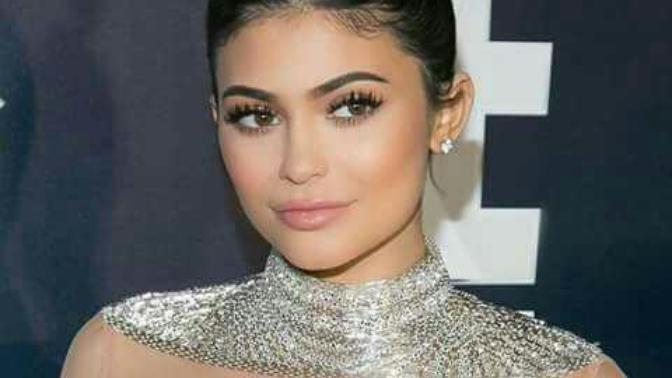 Kendall Jenner mı Kylie Jenner mı?