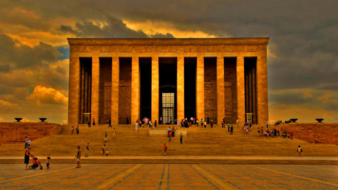 Atatürk ateist miydi? Neden Anıtkabir'de muazzam bir anıt içerisinde yatıyor?