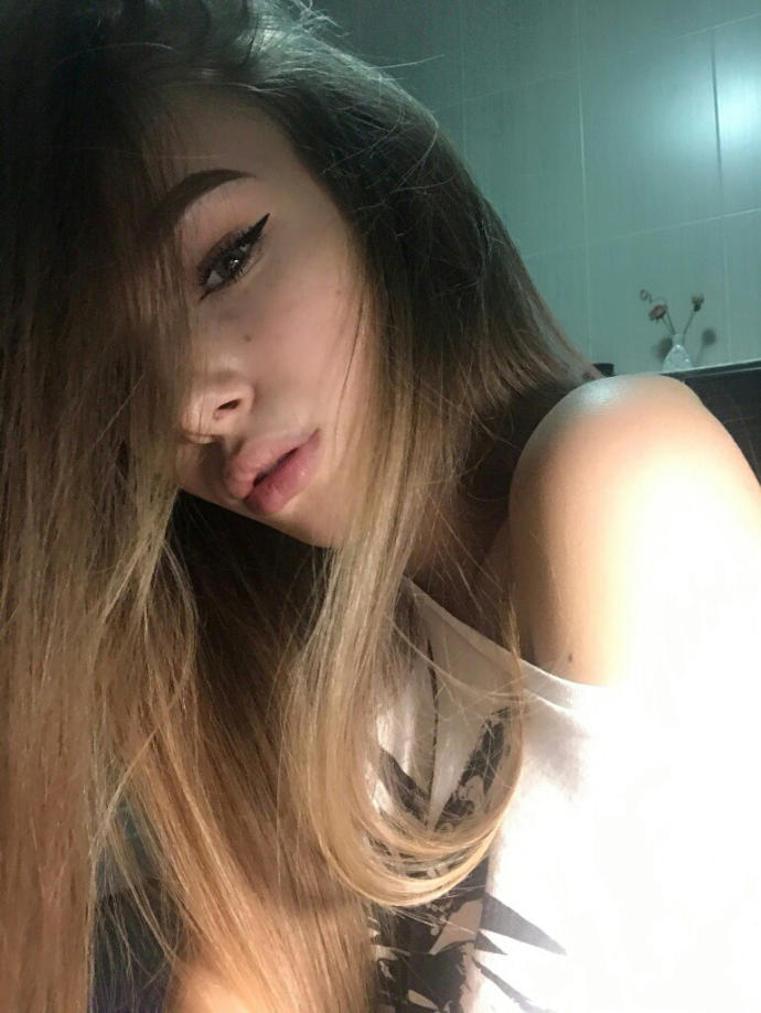 Bu kız biraz fazla güzel değil mi?