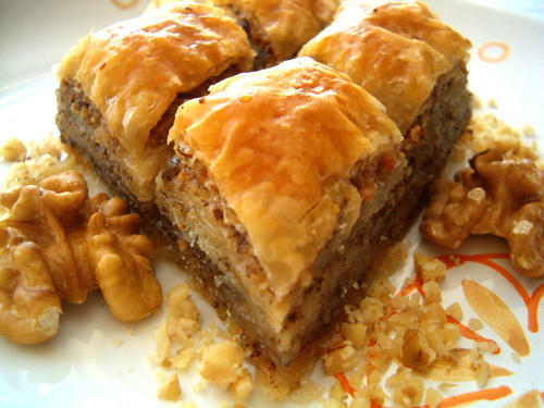 Baklava dediğin cevizli mi olur Antep fıstıklı mı ? 