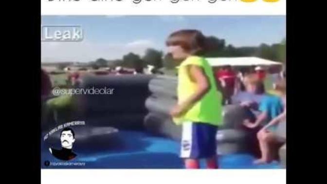 Dino dino dino geh geh geh :D dino dino gel :D Sönmezi tanıyan var mı?