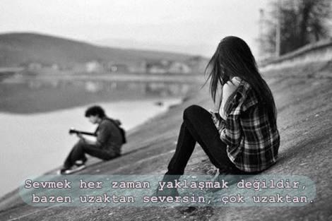 Ona benzeyen birini gördüğünde kalbinin çıkacak gibi oluyor mu ?