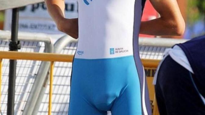 Bazı sporların erkekler için olan resmi kıyafetleri vücudu çok belli etmiyor mu (resimli)?
