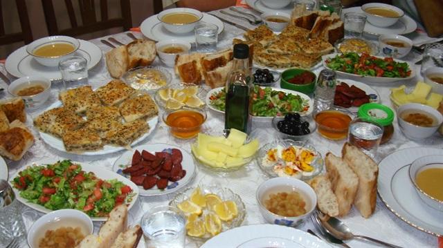 Akşam yemeğine misafir çağırsanız, nasıl bir menü hazırlarsınız?