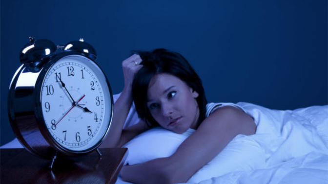 Gece geç saatlere kadar uyuyamayan birine, uykusunu düzene sokması için ne gibi tavsiyeleriniz olur?