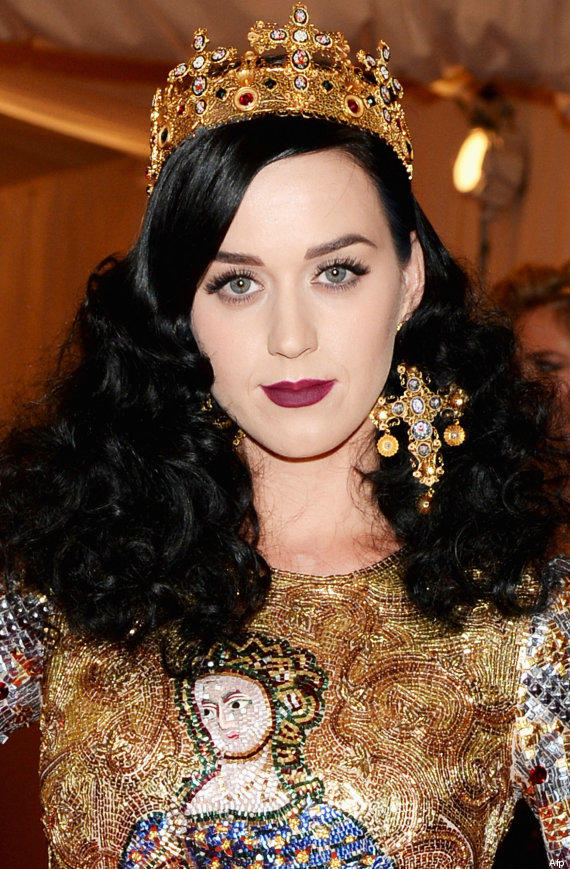 Katy Perry mi daha çekici Taylor Swift mi?