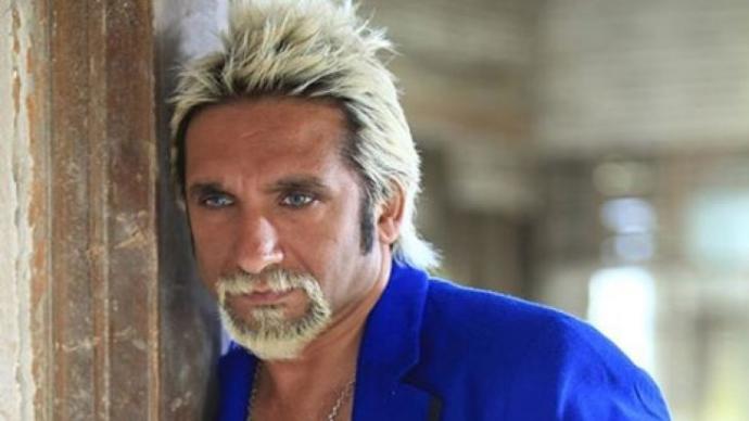 tarık mengüç'ün gözleri lens mi yoksa doğal rengimi?