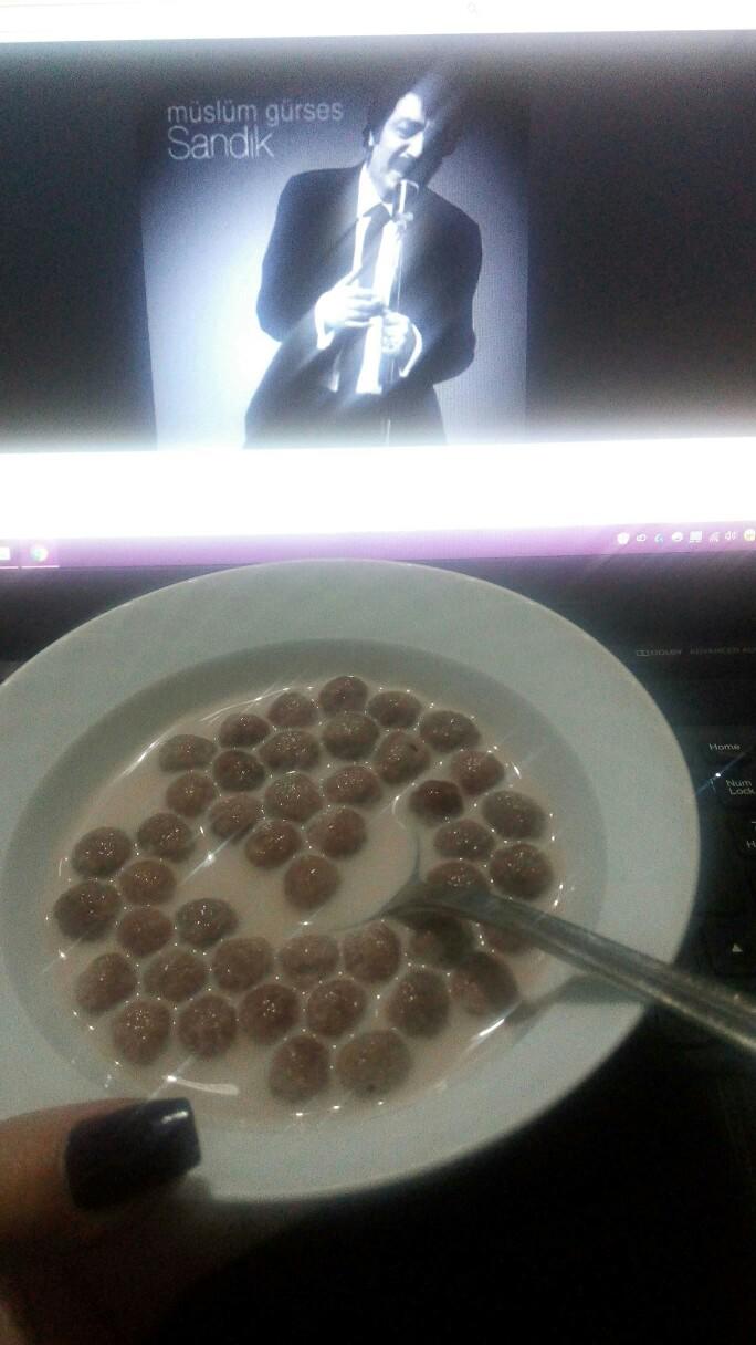 Nesquik yerken müslüm gürses dinlemek??
