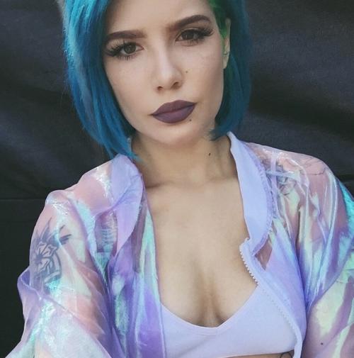 Melanie Martinez mi Halsey mi?