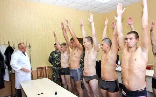 видео на медкомиссии русским мужикам измеряют член природе