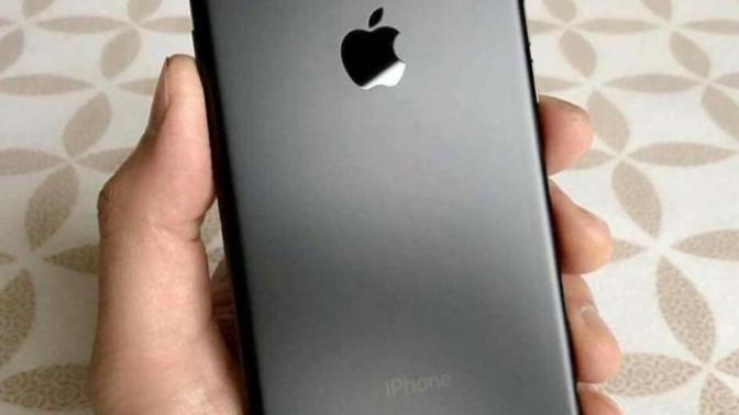 Iphone 7 mat siyah & silver?