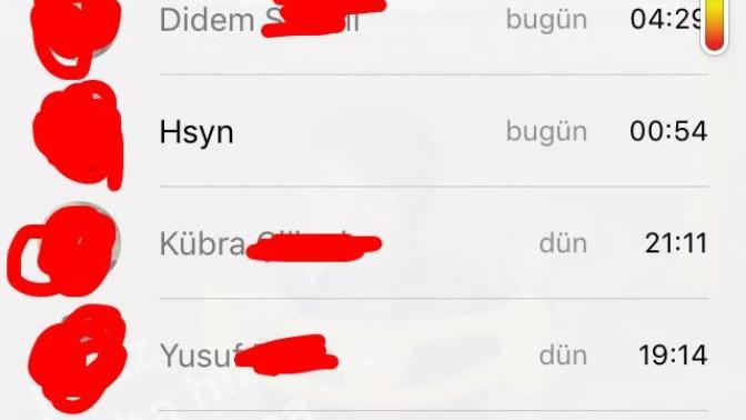 Whatsapp durum görülmesinde neden sadece bir kişinin adı koyu çıkıyo diğerleri silik?