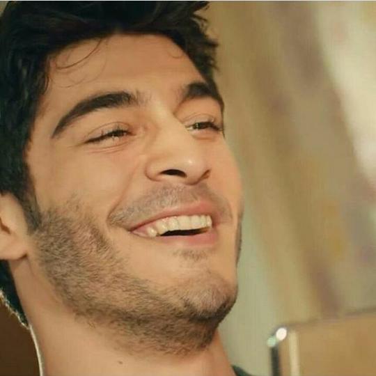 Burak Deniz yakışıklı mı(fotolu)?