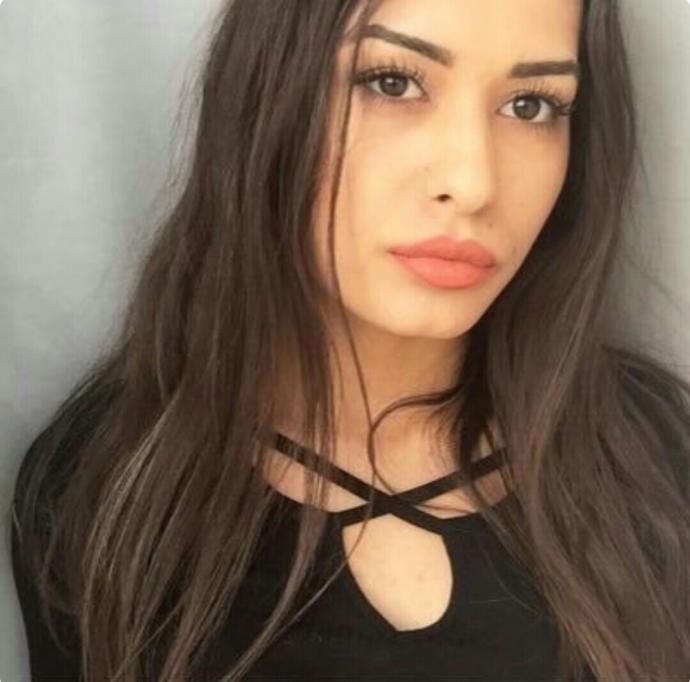 Sıradan kızların kendini dünya güzeli sanması çk komik değil mi?
