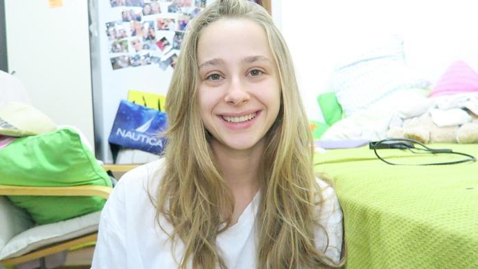 Bu kızın adı Polina kendisi youtuber yarı rus yarı türk sizce güzel mi?