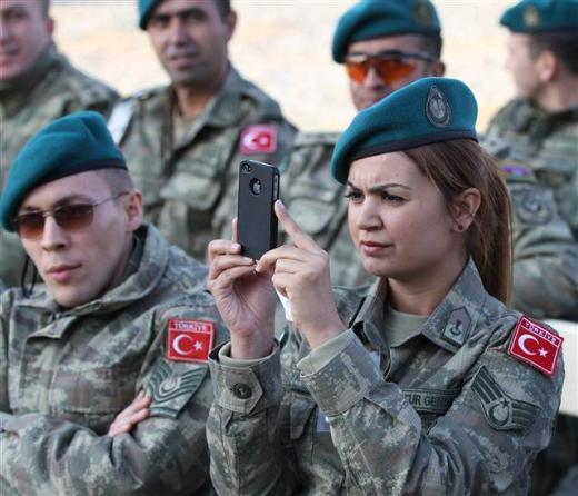 Bebeğiniz kime benzer çirkin mi olur diye hiç düşündünüz mü?