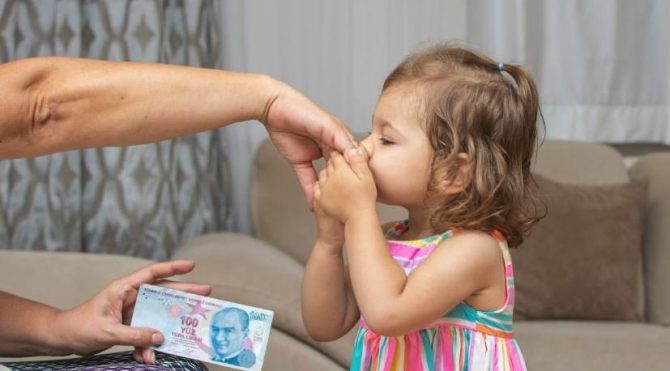 Sevgilimin annesine ve ablasına bayram mesajı atacağım, ne yazabilirim?