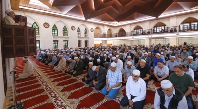 Sevgilimin annesine ve ablasına bayram mesajı atacağım, ne yazabilirim?