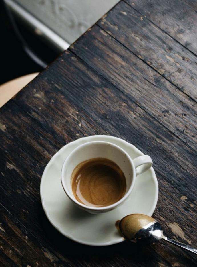 yaz gunleri nescafe veya cay sicak biseler icince neden hararet basiyor terleme vs?