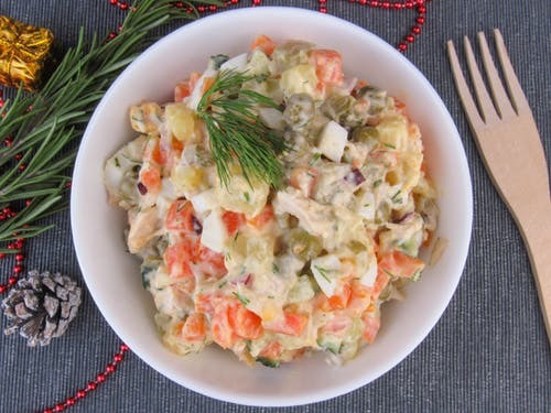 Sulu köfte yanına ne yapılır? Rus salatası... 