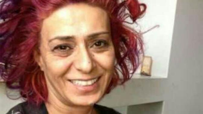 Eyeliner çekemeyen kız?