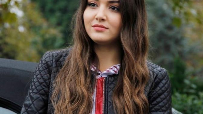 Hande Erçel güzel mi?