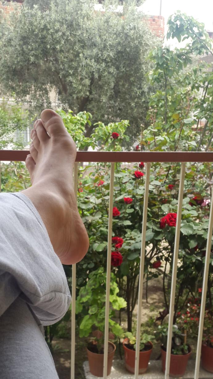 Pazar pazar keyifler yerindemi? Bende boyle balkonda cay keyfi siz ne alemdesiniz (görselli) ?