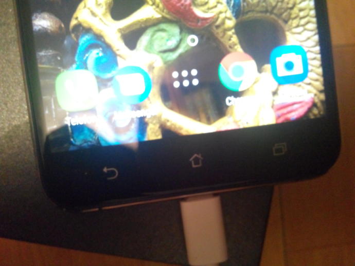 Arkadaşlar yeni telefon aldım ama menü tuşu yok. Bazı uygulamalarda bu tuşu kullanmak gerekiyor. Ne yapmalıyım?