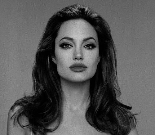 Angelina Jolie'nin gençliği sizcede muazzam güzel değil mi?