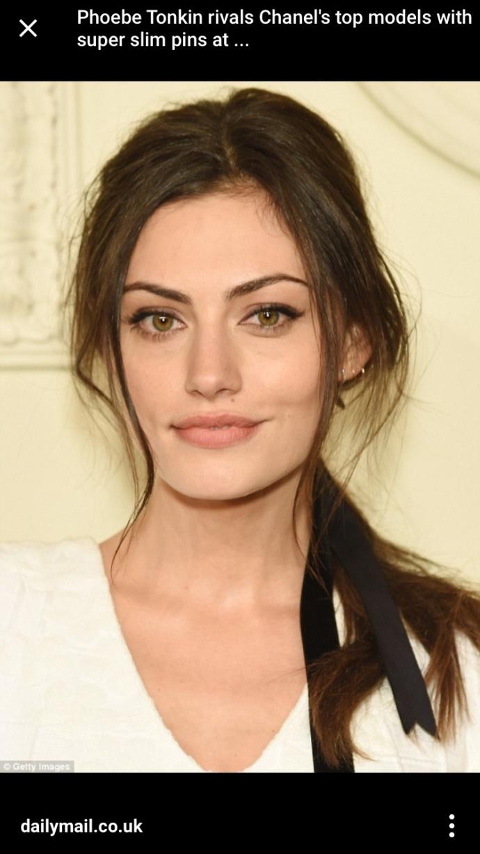 Hangisi daha güzel Phoebe Tonkin ya da Megan Fox?