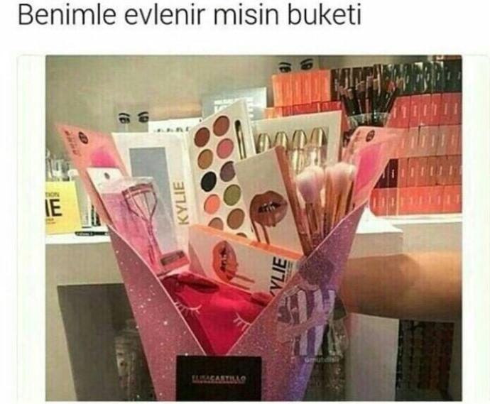 Beyler nasıl bir evlenme teklifi yaparsınız ya da yaptınız bayanlar Hayalinizdeki evlenme teklifi nasıl 🙄🙄?