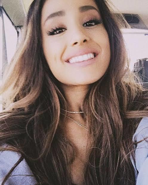 Ariana Grande mi? Selena Gomez mi?