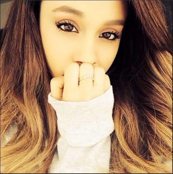 Ariana Grande mi? Selena Gomez mi?