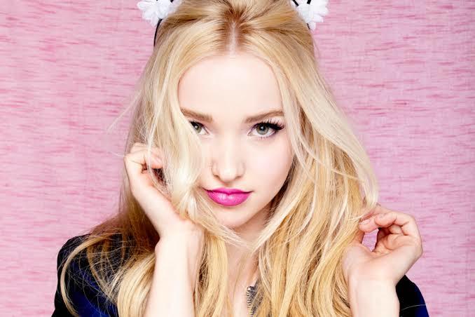 Dove Cameron sizce güzel mi?