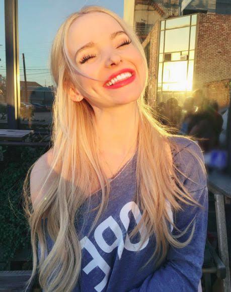 Dove Cameron sizce güzel mi?