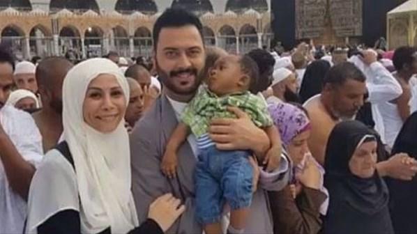 Yakışıklı bir erkeğin, normal güzelliği olan bir kıza yaklaşımı mesafeli mi olmalı?